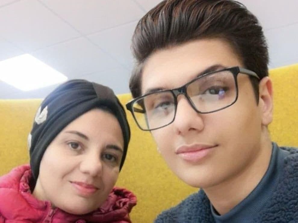 مادر و پسر هم دانشگاهی