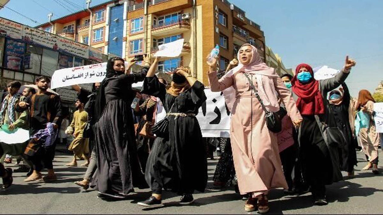 زنان معترض در پایتخت افغانستان تظاهرات کردند