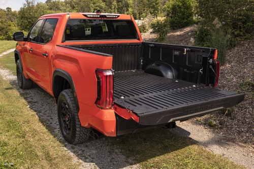مقایسه تویوتا توندرا با فورد F-150 + فیلم