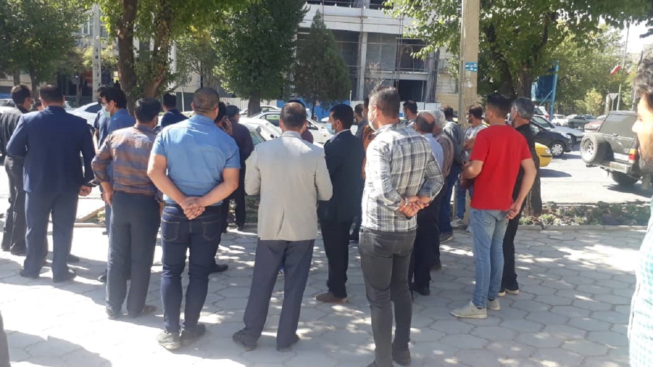 تجمع مرغداران چهارمحال و بختیاری مقابل استانداری