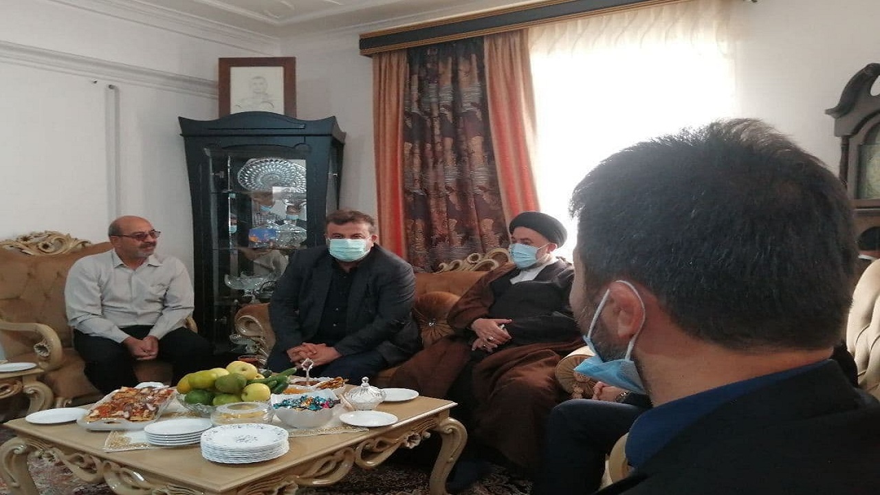 دیدار استاندار مازندران با خانواده قهرمان کشتی جهان