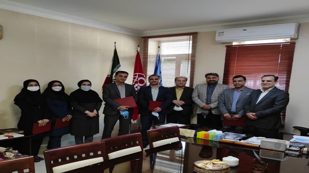 تقدیر از کارمندان نمونه اداره استاندارد خوزستان در هفته استاندارد