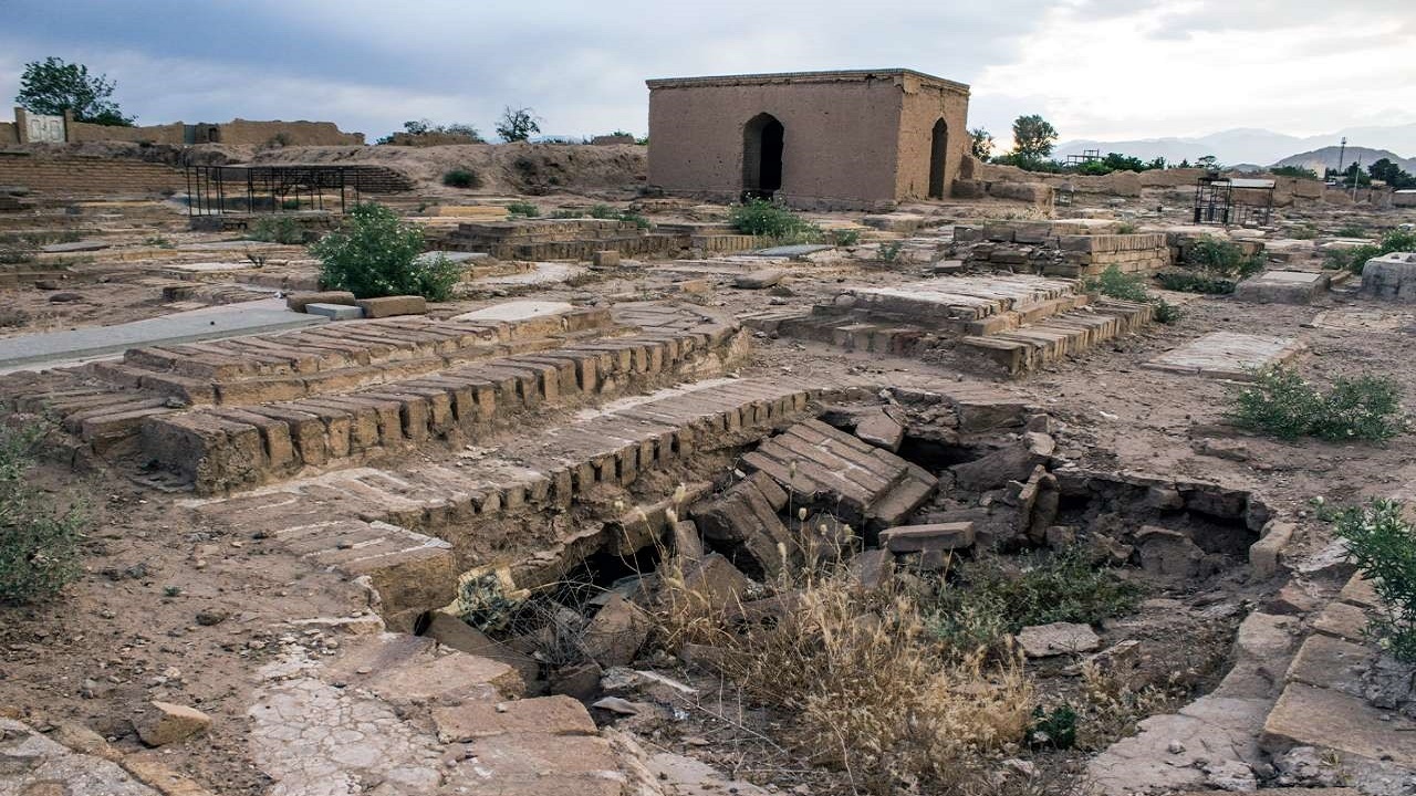 زمین شکافته؛ خواب نا آرام مردگان، هراس آیندگان