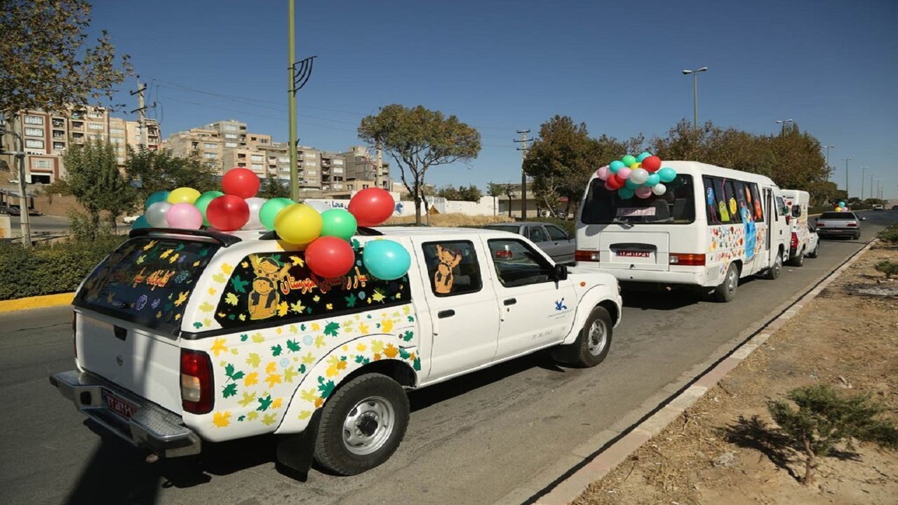 همراه با کاروان کودکی، شادی در خیابان‌های سنندج طنین انداز شد