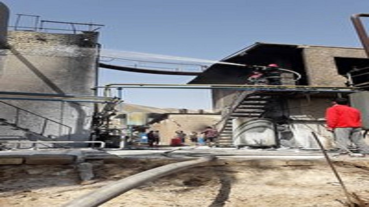 اطفاء حریق کارخانه فرآورده‌های نفتی در گرمسار