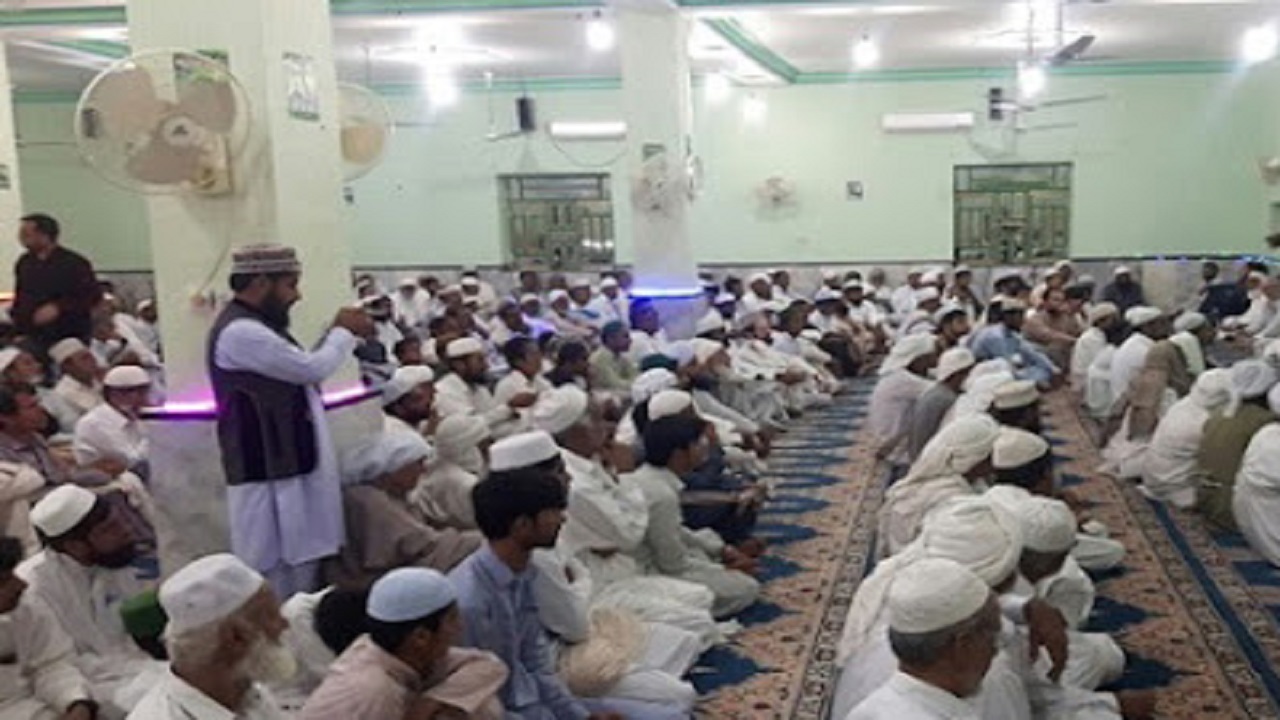 مسئولان با خدمتگزاری به مردم، راه شهدا را ادامه دهند