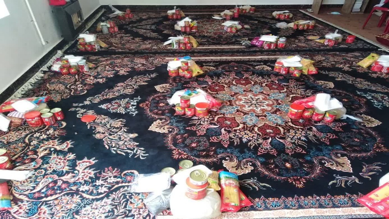 کمک به همنوع با توزیع بسته‌های معیشتی