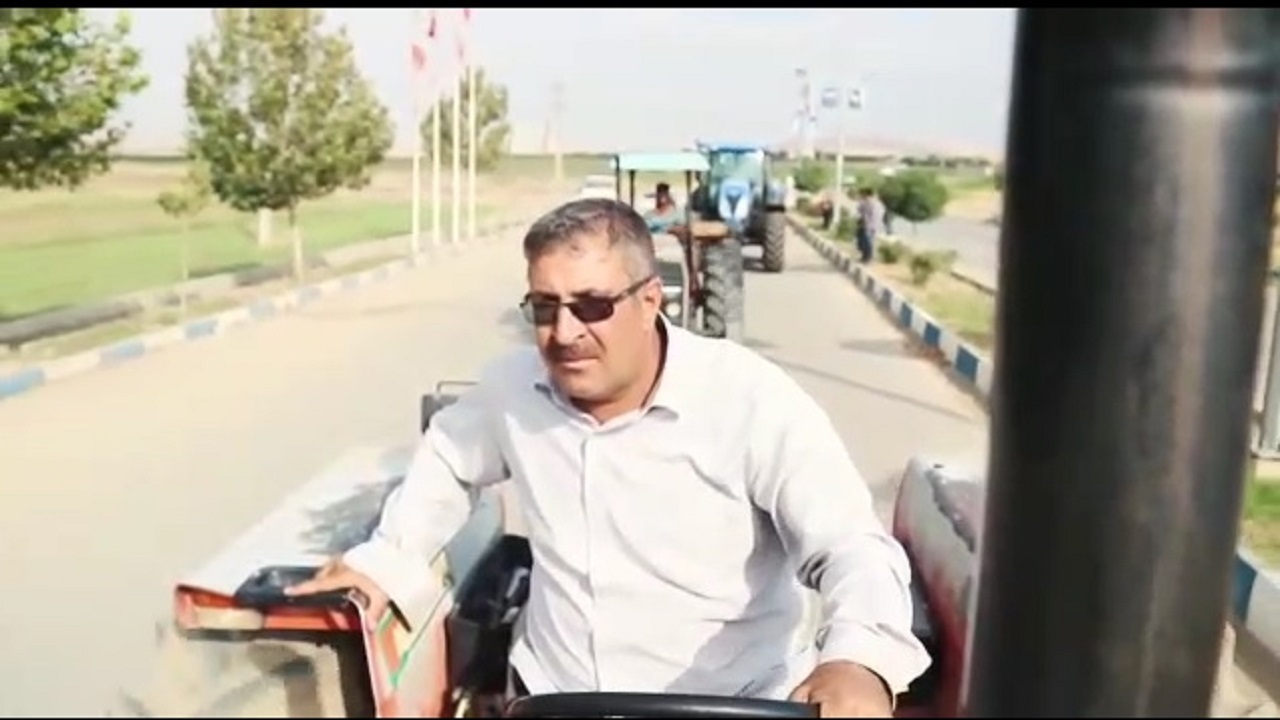 خانواده کشاورز نهاوندی تولید و تفریح را با هم درآمیخته اند
