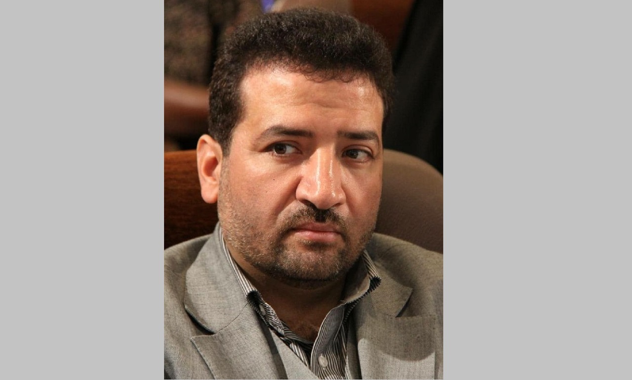 دل شاعر در ملکوت و خود ساکن زمین است