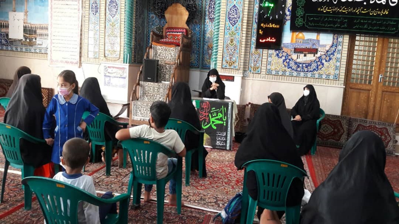 آموزش قرآن کودکان کار در کانون فرهنگی هنری مسجد و آرامگاه نور شیراز