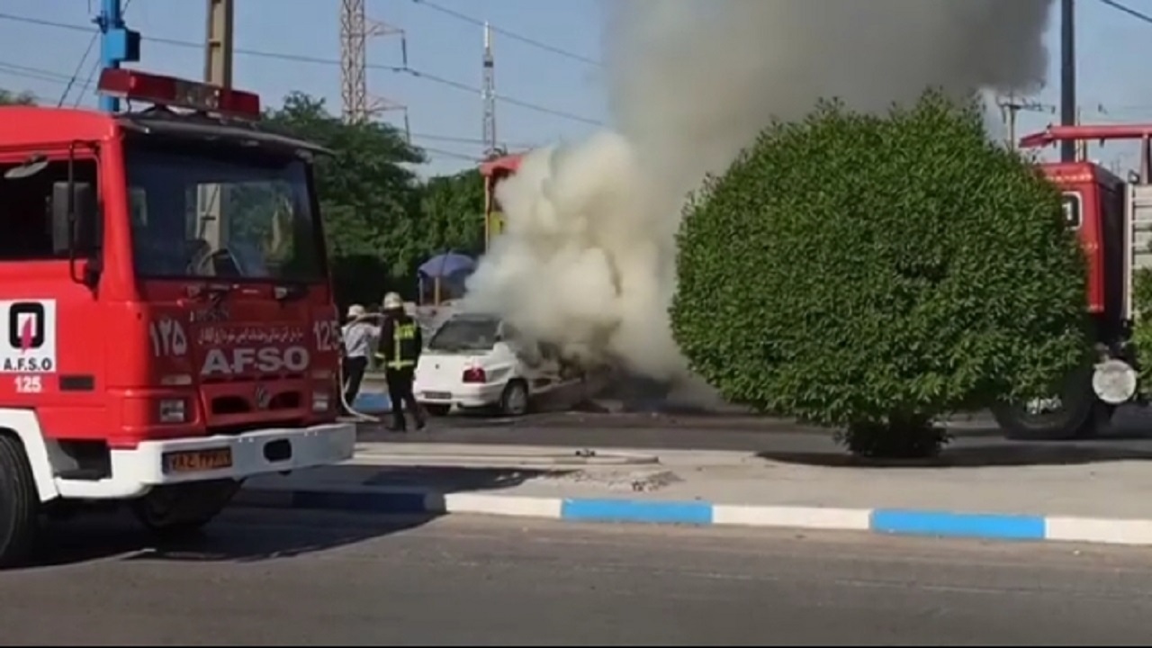 یک خودرو  در  آبادان آتش گرفت