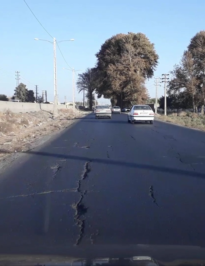 جاده ای با آسفالت نامناسب در همسایگی تهران + تصاویر
