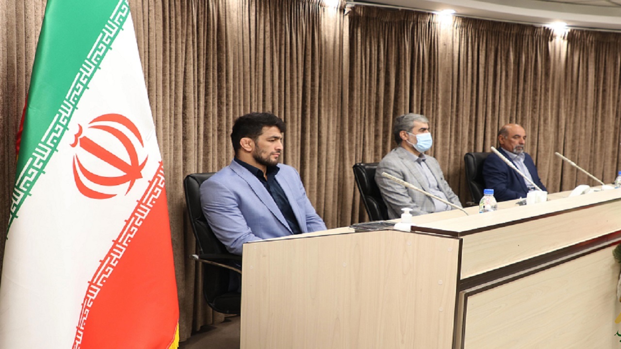 یزدانی قهرمان جهان، کارآفرین برتر صندوق کارآفرینی امید است