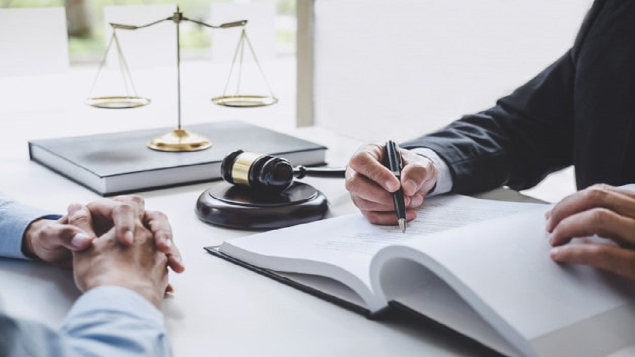 اگر وکیل نیستید با این شرایط می توانید در دادگاه وکالت کنید