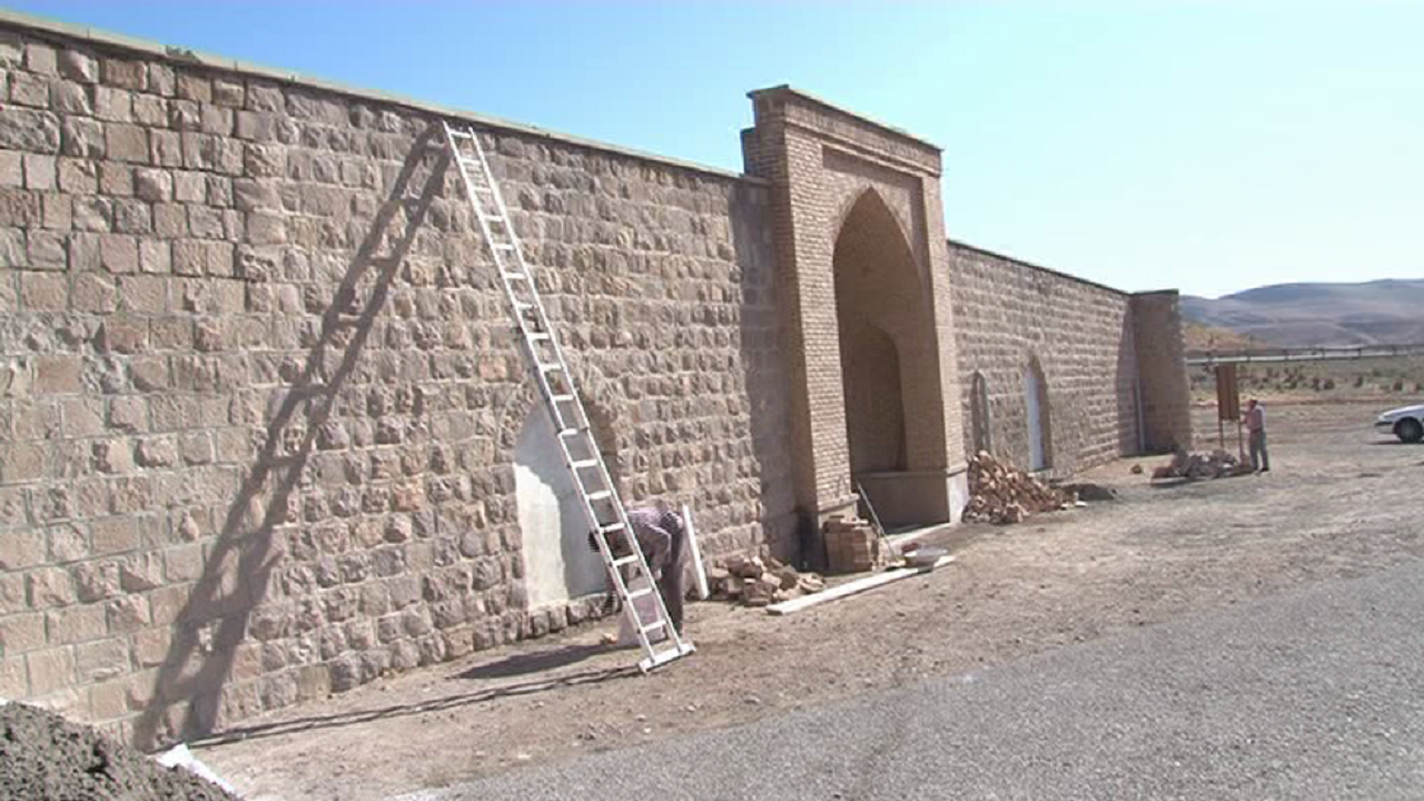 بازسازی کاروانسرای شاه عباسی هریس