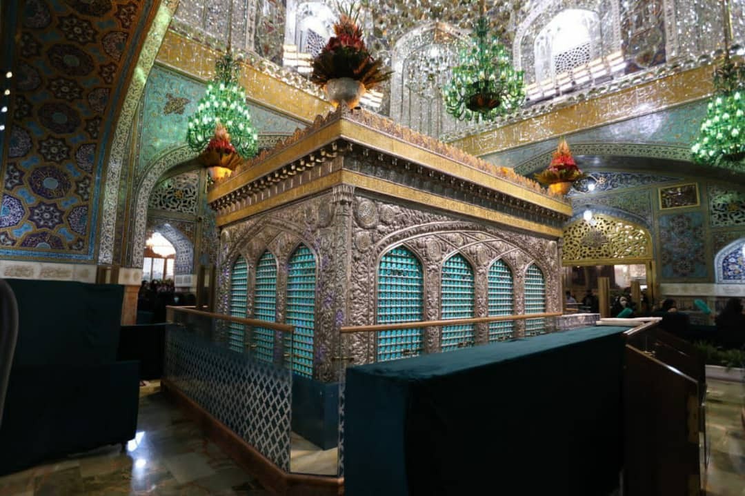 تسهیل زیارت در روضه منوره رضوی