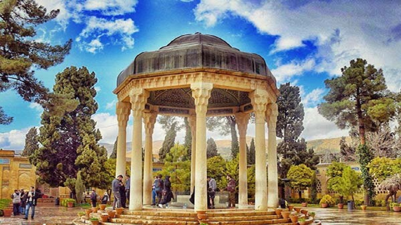 نبود اشعار لسان‌الغیب درمیان آثار کودک و نوجوان/آیا بازی رایانه‌ای حافظ شیرازی ساخته می‌شود؟