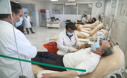 حضور استاندار قم در پایگاه انتقال خون