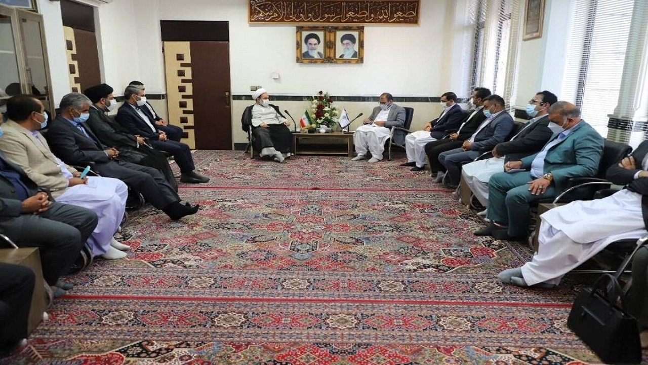 امام جمعه زاهدان خطاب به شورای شهر و شهردار: از موضع تهمت پرهیز کنید