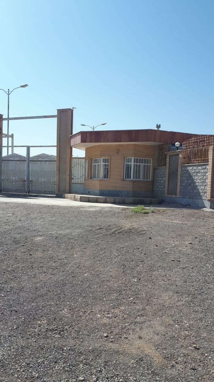 کارگران در انتظار بازگشایی دوباره کارخانه! + تصاویر
