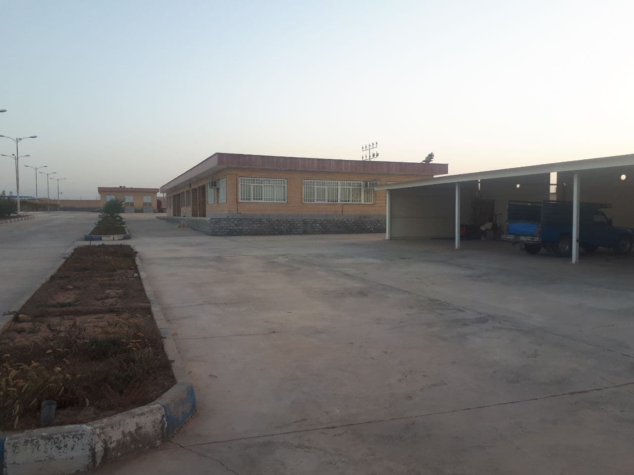 کارگران در انتظار بازگشایی دوباره کارخانه! + تصاویر