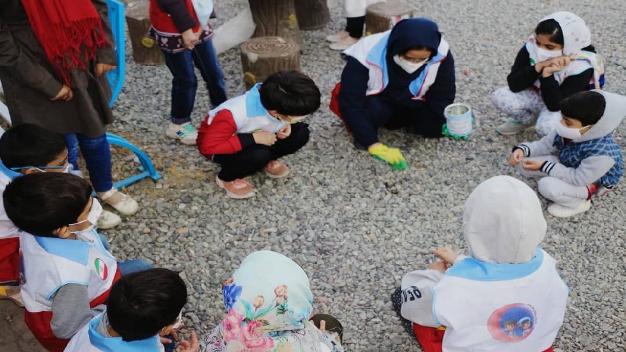 جوانان هلال احمری به کمک محیط زیست شتافتند