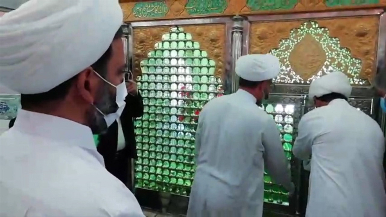 برگزاری آئین غبارروبی امامزاده حمزه بن موسی الکاظم (ع) + فیلم