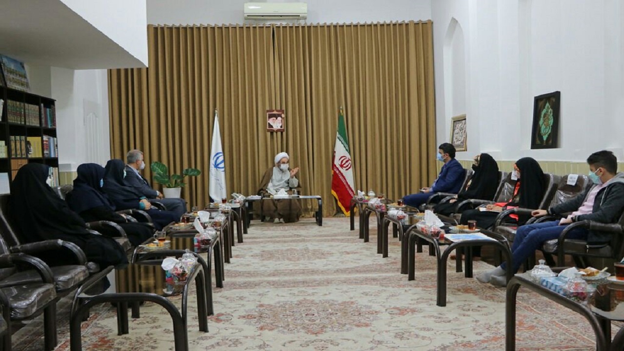 اجازه سخن گفتن به کودکان و نوجوانان در خانه و اجتماع بدهید