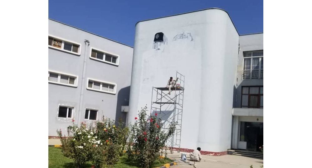 تصویر شاه پیشین افغانستان از دیوار رادیو تلویزیون ملی پاک شد