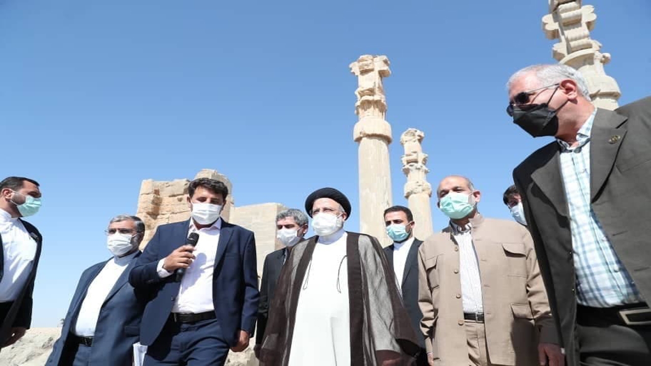 رئیس جمهور از مجموعه جهانی تخت جمشید بازدید کرد
