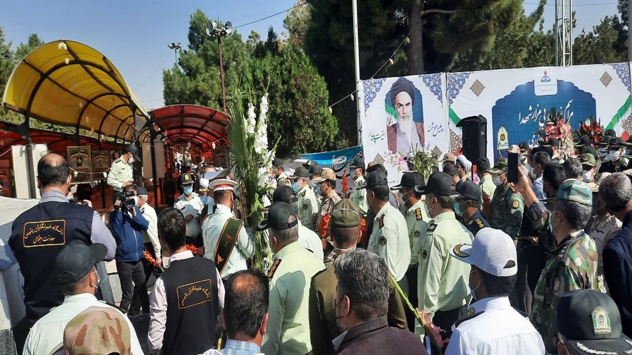آئین غبار روبی و عطر افشانی مزار مطهر شهدا در ارومیه برگزار شد