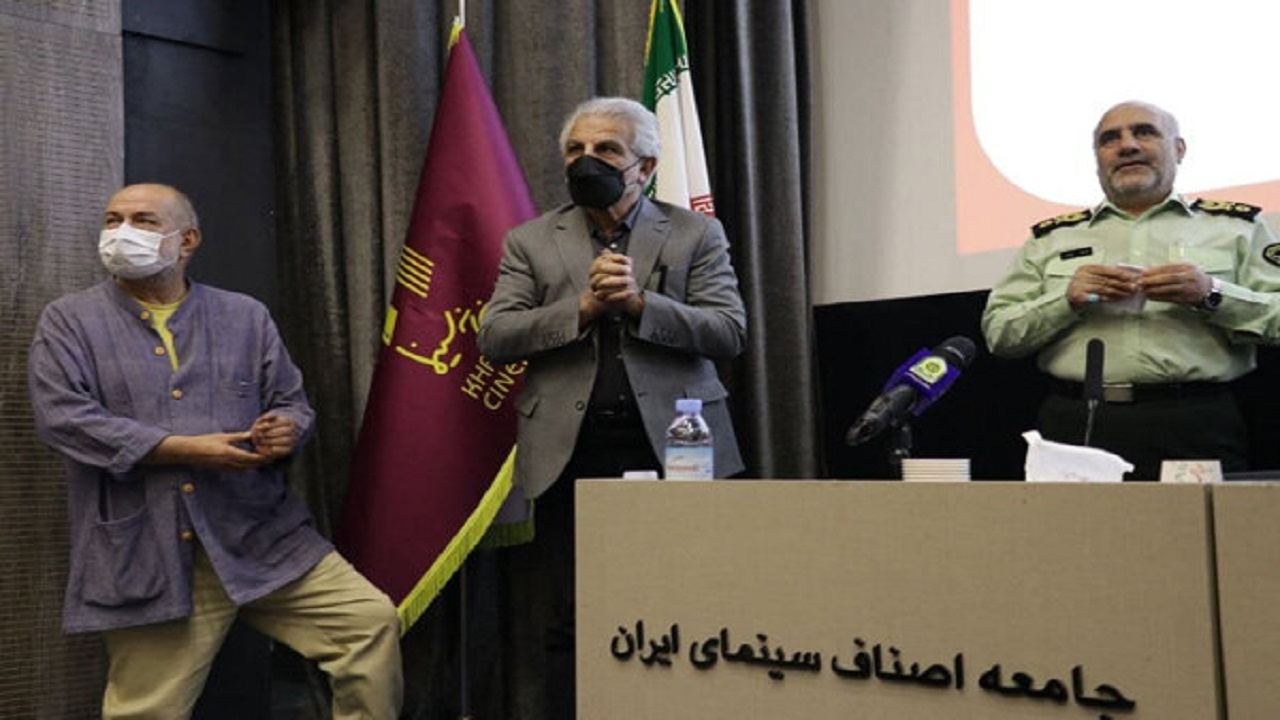 نشست صمیمانه فرمانده نیروی انتظامی تهران با سینماگران