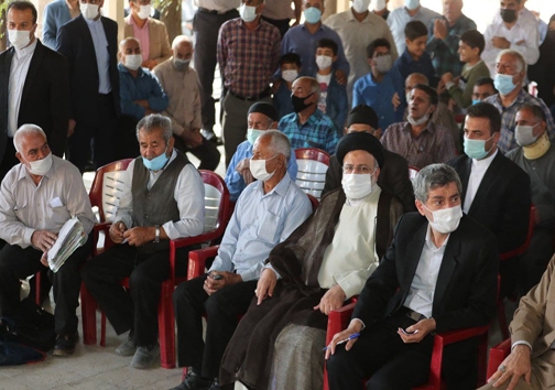 بازدید رئیس جمهور از مجموعه جهانی تخت جمشید/ خوش و بش با یک نوجوان در حاشیه بازدید + عکس و فیلم