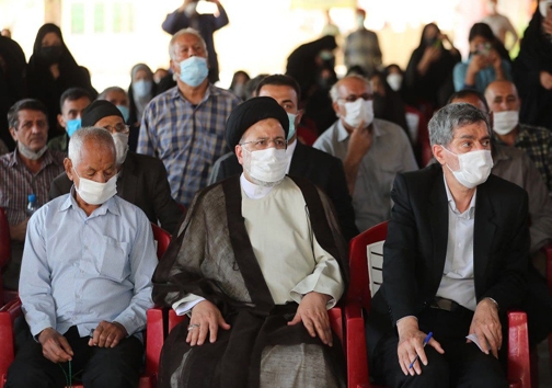 بازدید رئیس جمهور از مجموعه جهانی تخت جمشید/ خوش و بش با یک نوجوان در حاشیه بازدید + عکس و فیلم