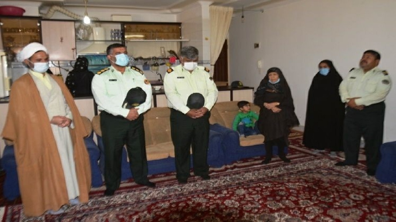 دیدارفرمانده انتظامی زاهدان با خانواده شهید پایان/ خدمتگزاری به خانواده شهدا توفیق الهی است