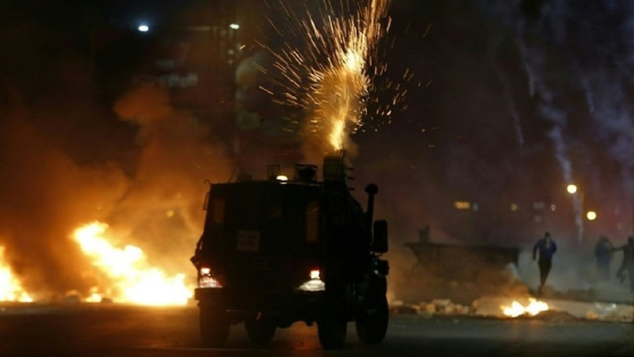 شهادت یک جوان فلسطینی بر اثر تیراندازی نظامیان صهیونیست / آتش‌سوزی گسترده در نابلس