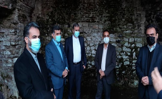 بازدید نماینده یونسکو از کاروانسرای تی تی سیاهکل برای ثبت جهانی