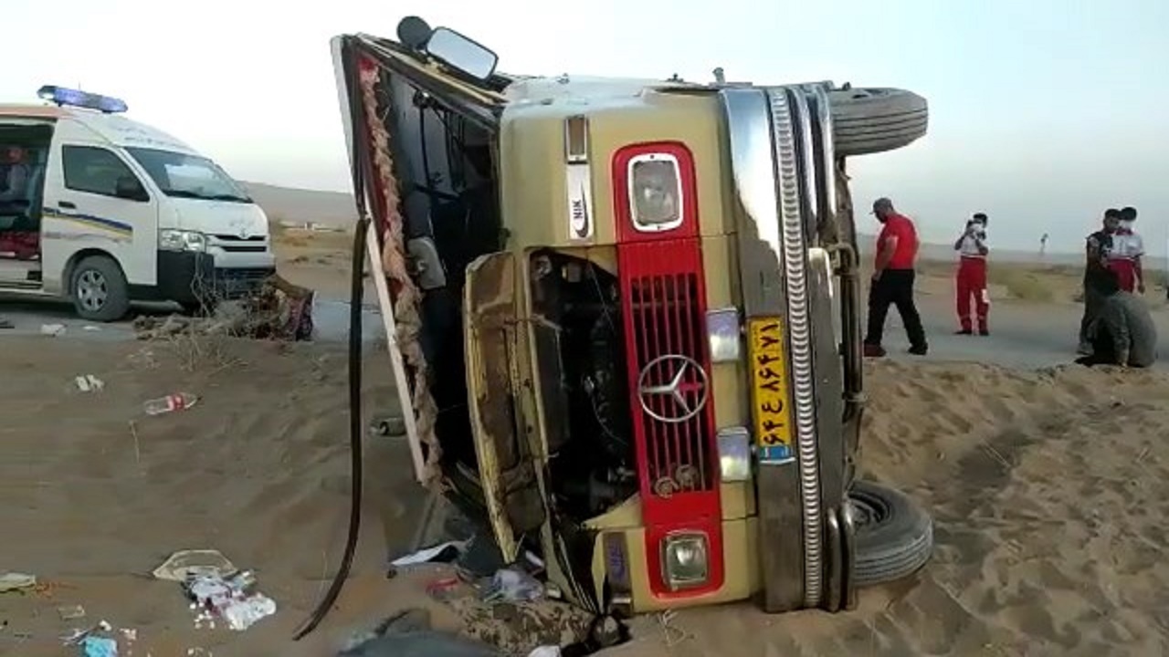 ۱۸ مصدوم در حادثه واژگونی مینی بوس