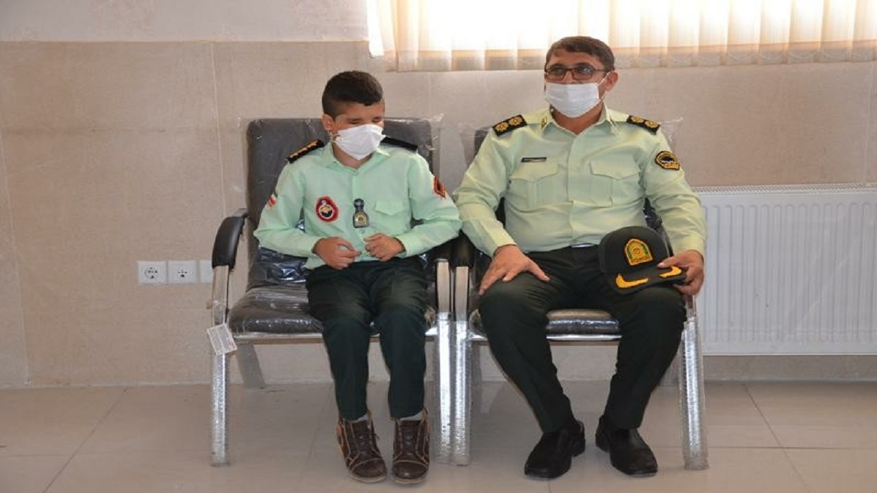 برآورده شدن آرزوی کودک نابینا توسط پلیس سیرجان