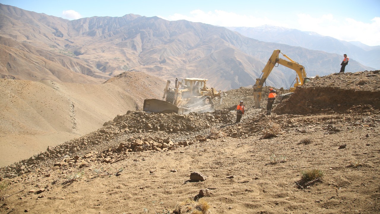 آغاز ساخت راه ارتباطی برای آخرین روستای بدون راه استان قزوین