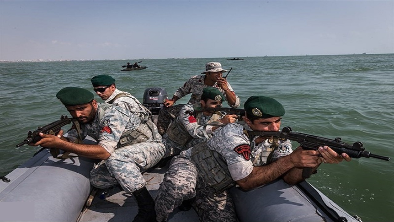 جزئیات عملیات نیروی دریایی ارتش علیه دزدان دریایی در خلیج عدن + فیلم