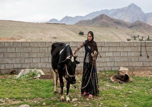 زن روستایی در اندیکا زلزله بهانه ای برای رو شدن محرومیت ها در اندیکا/
