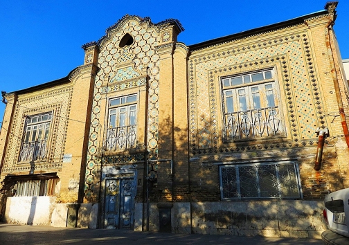 خانه های تاریخی مشهد زلزله بهانه ای برای رو شدن محرومیت ها در اندیکا/ واکنش جالب وزیر صمت به بنر نمایشگاه/ پیمانه عمر زمین هم سرریز می شود