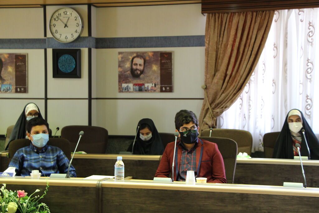 دیدار استاندار قم با جمعی از کودکان و نوجوانان