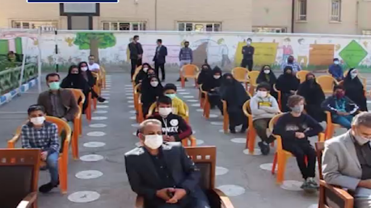 تجلیل از دانش آموزان فعال دوران کرونا در سرخه