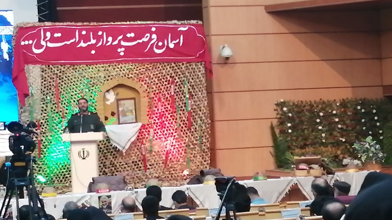 پیروی از مکتب عاشورا رمز پیروزی ما در دفاع مقدس بود