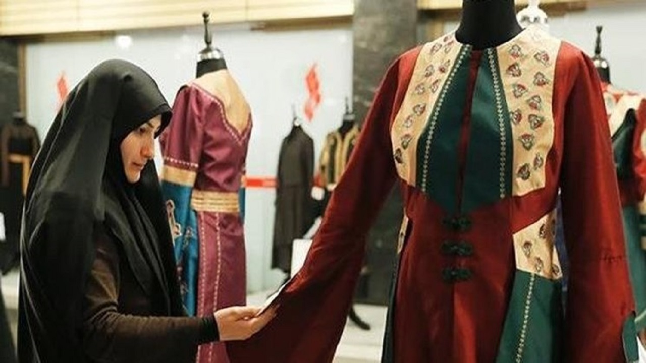 تجلیل از برگزیدگان رویداد مد و لباس در یزد