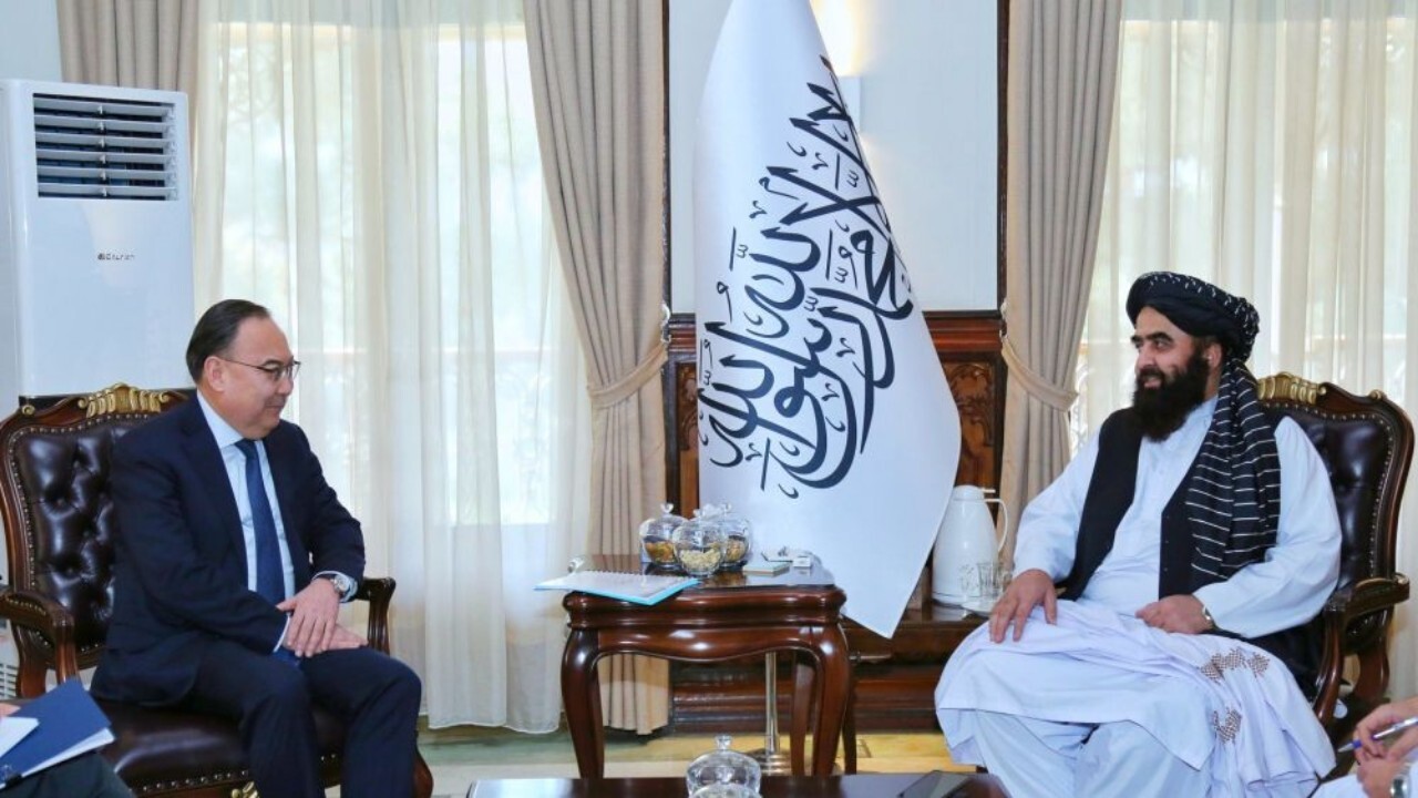 نماینده خاص قزاقستان با امیرخان متقی دیدار کرد