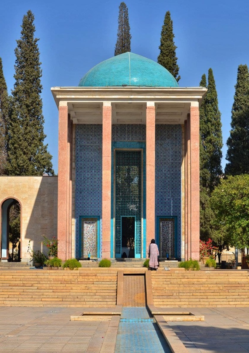 حال و هوای پاییزی در آرامگاه سعدی + تصاویر