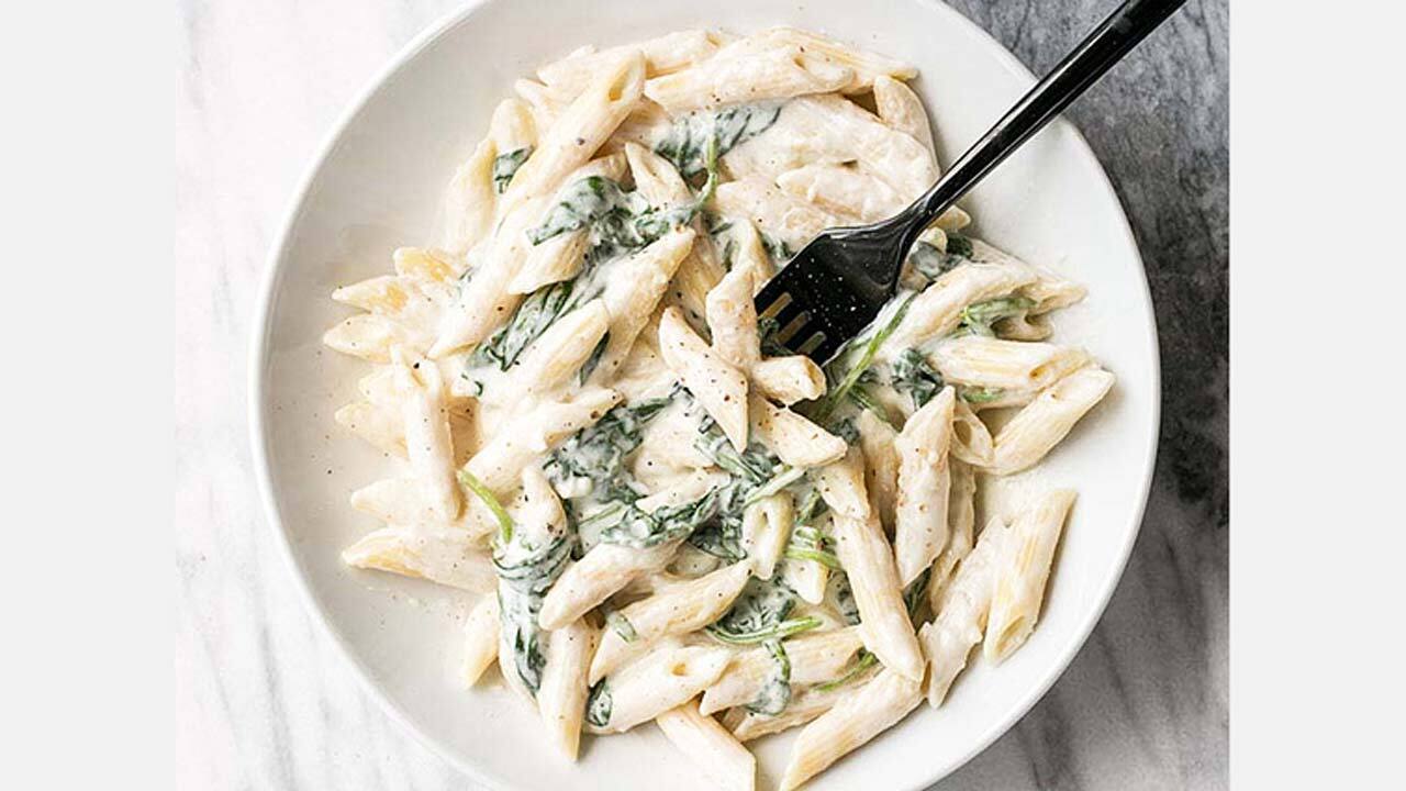 طرز تهیه پاستا مرغ و اسفناج خوشمزه + فیلم